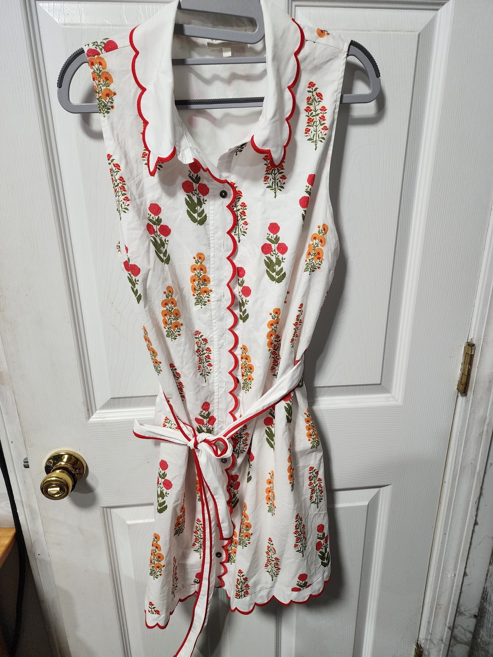 entro White Sleeveless Floral Shirtwaist Dress with Red Trim And Pockets